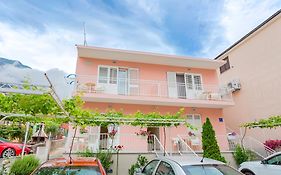 Baska Voda Apartments - Steps From The Beach, Free Parking, Central Location